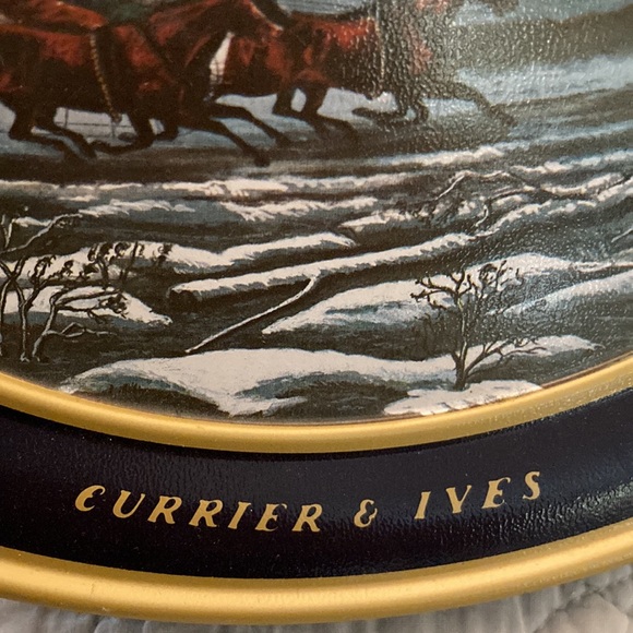 Vintage large currier and Ives art fruitcake tin. - Picture 4 of 8